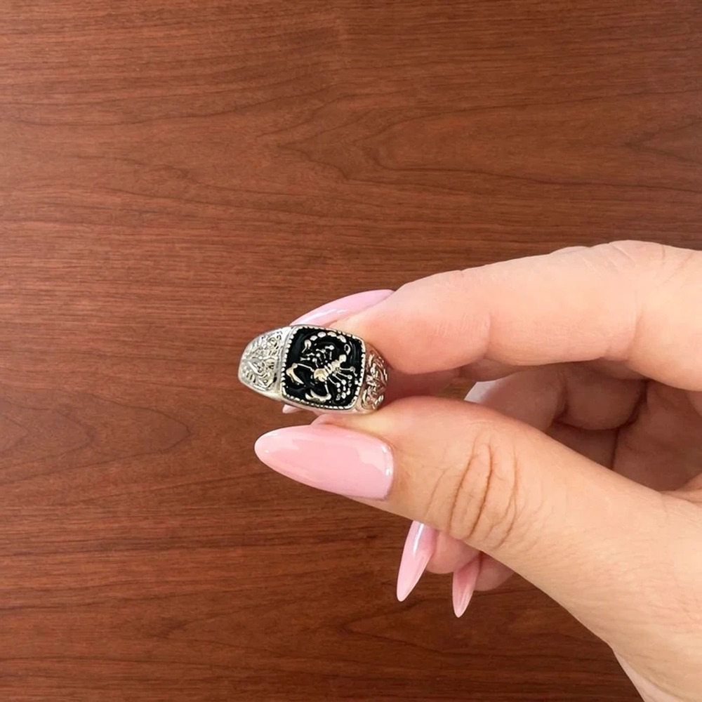Men's Vintage Cool Scorpion Ring Silver and Black Size 8 USA